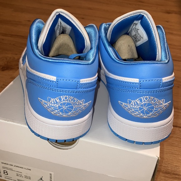 WOMENS UNC RETRO 1 LOW DS - Picture 3 of 7